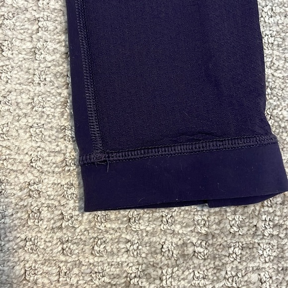 Lululemon Journey Crop Black grape colour - Picture 5 of 13